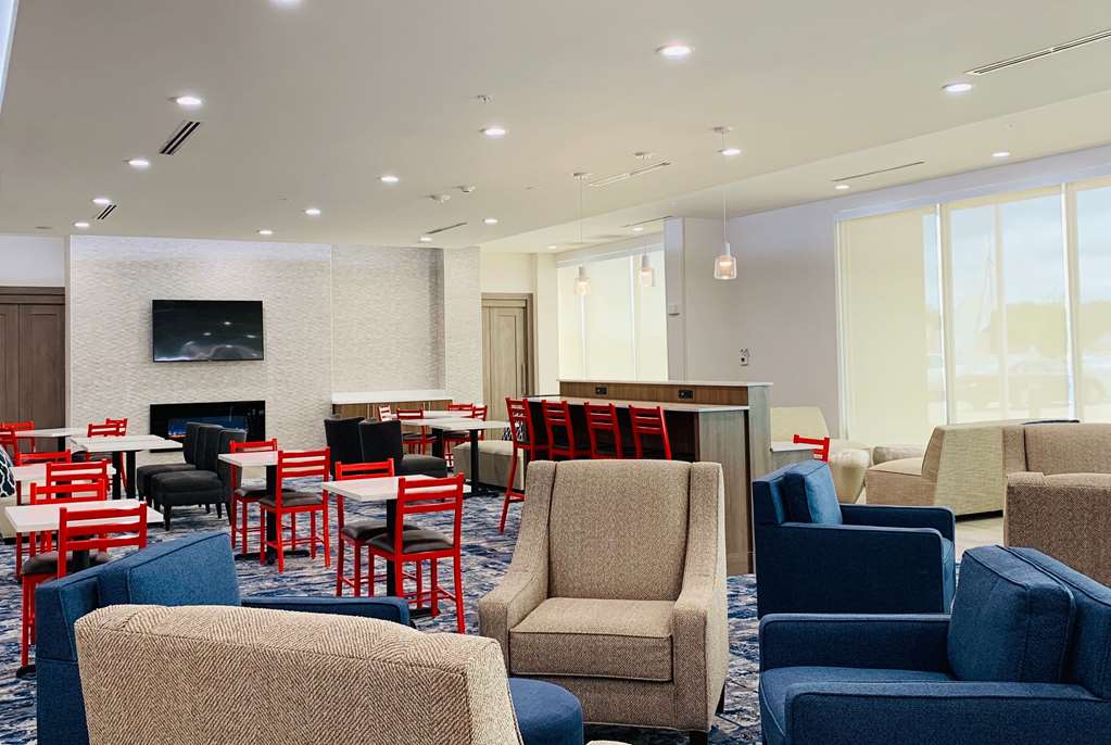 La Quinta Inn & Suites by Wyndham Red Oak TX IH 35E - photo 16