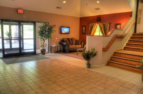 Smoky Mountain Inn & Suites - photo 17