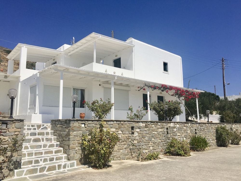 Kirki Studios - last minute hotel in Paros