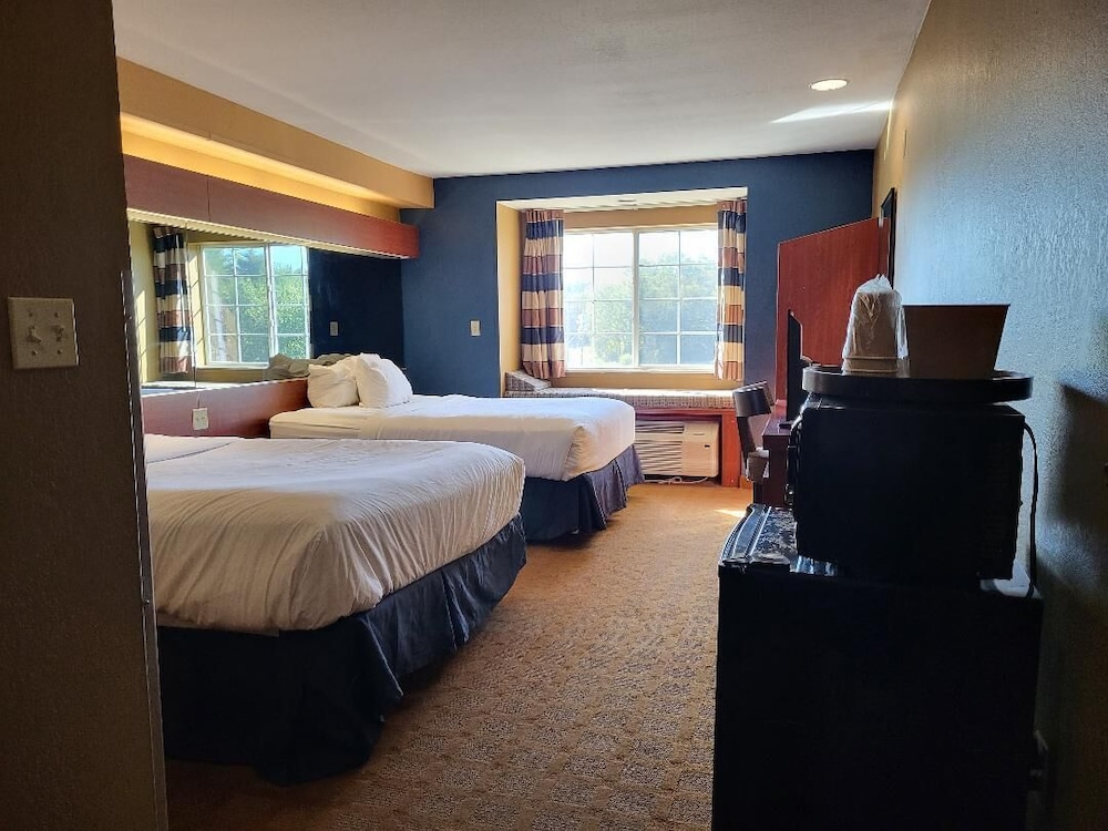 Starkville Inn & Suites - photo 6