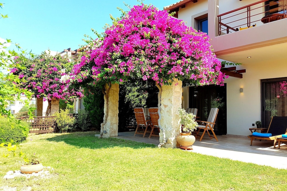 Villa Carlos — 4-Star Luxury Hotel in Patra, Greece