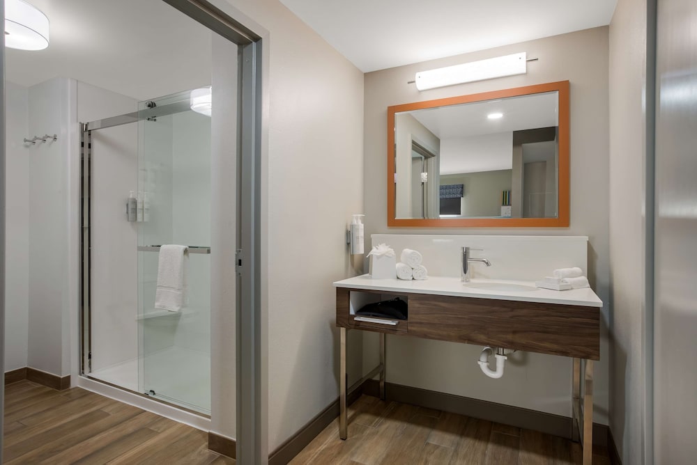 Hampton Inn Linden - photo 23