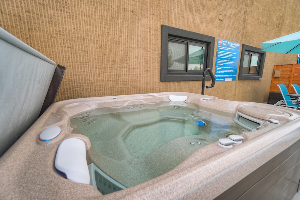 Blue Lakes Inn & Extended Stay - photo 35