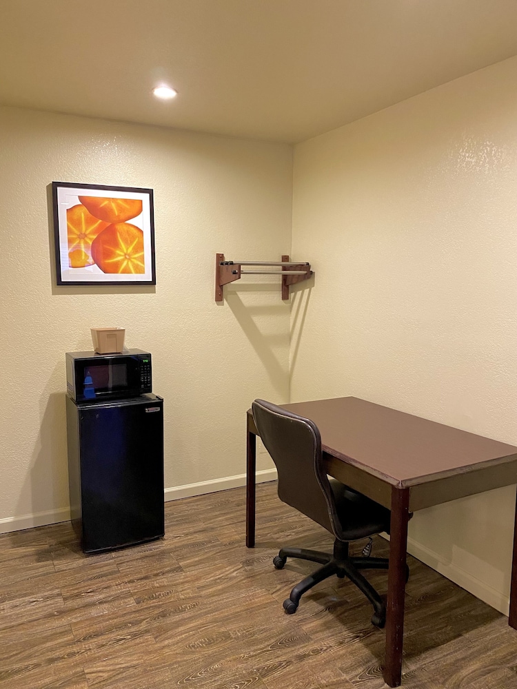 Whistling Pines Daily & Extended Stay Elizabeth City - photo 9
