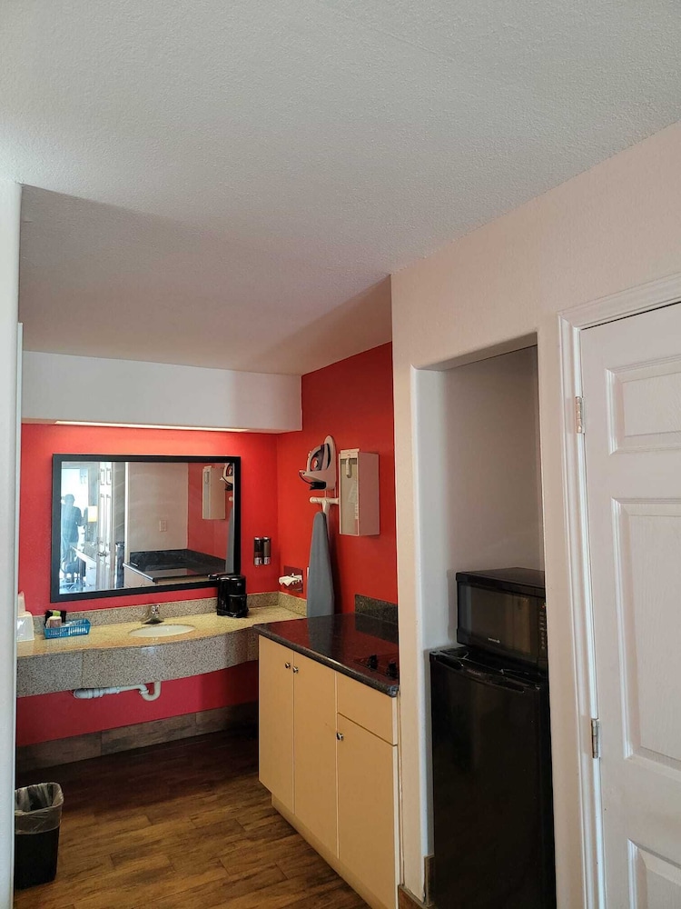 Texas Inn & Suites Raymondville - photo 33