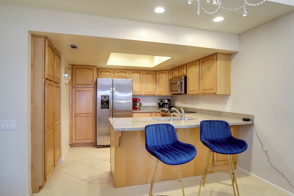 Resort Amenities: Updated Palm Springs Villa - photo 12