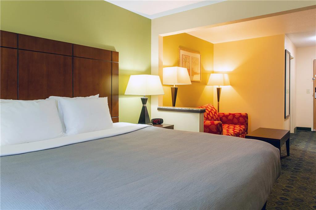 Quality Inn & Suites Bloomington I 55 and I 74 - photo 33