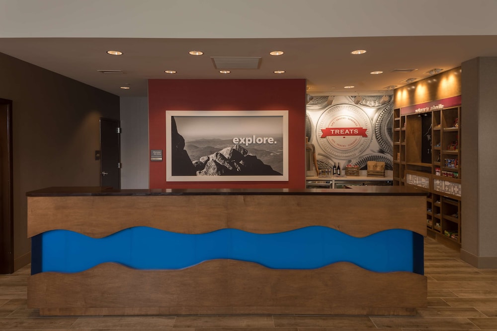 Hampton Inn & Suites Asheville Biltmore Village - photo 4