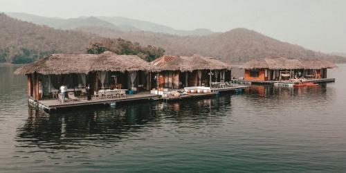 Velaloy Floating Resort — Mae Taeng
