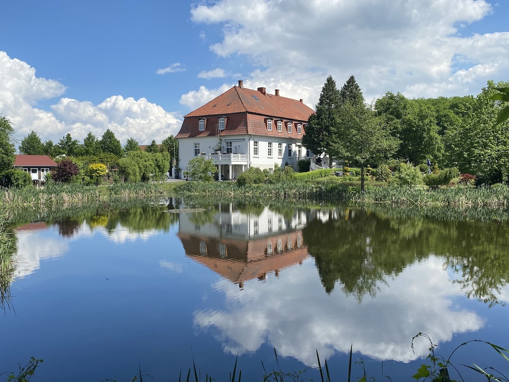 Jagdschloss Lalendorf — hotel in Lalendorf