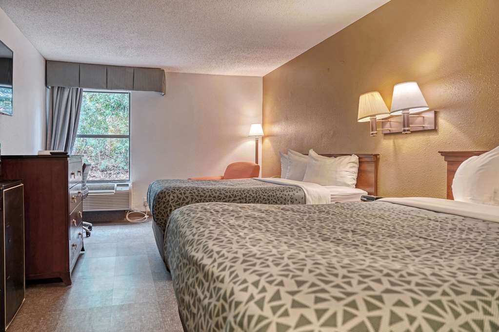 Econo Lodge Raleigh near Walnut Creek Amphitheatre - photo 47