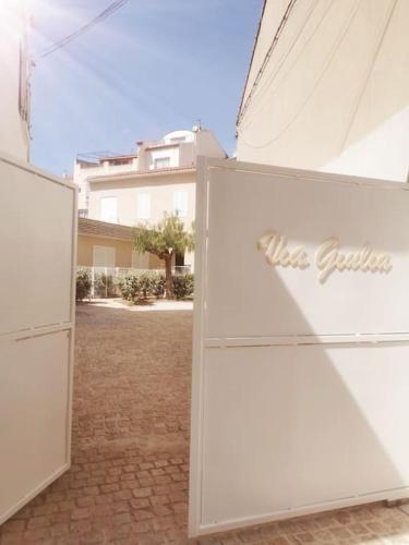 Belazur Entre Plage Et Port in Bandol, France