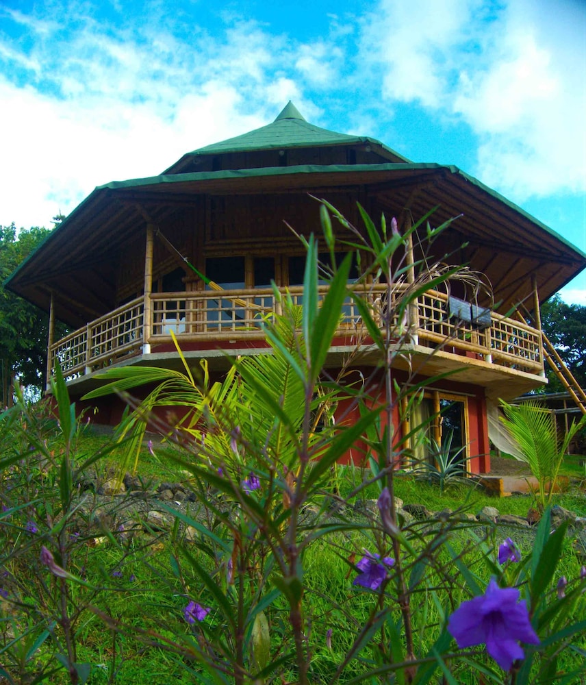Deseo Bamboo Ecolodge Bungalows in Santa Catalina, Panama
