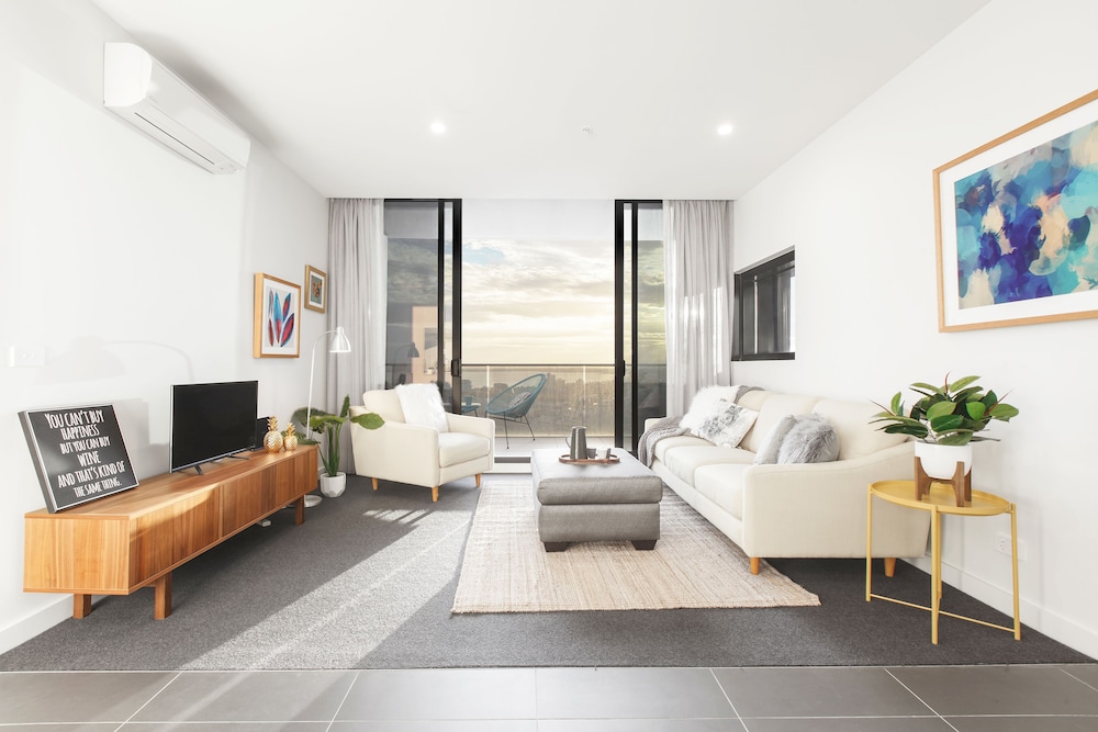 Ocean Views St Kilda Apartment By Ready Set Host — 4-Star Luxury Hotel in Saint Kilda, Australia