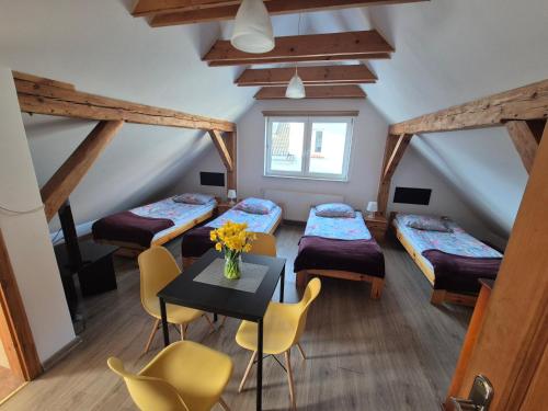 Kwatery u Jarka z ogrodem i parkingiem in Jelenia Gora, Poland