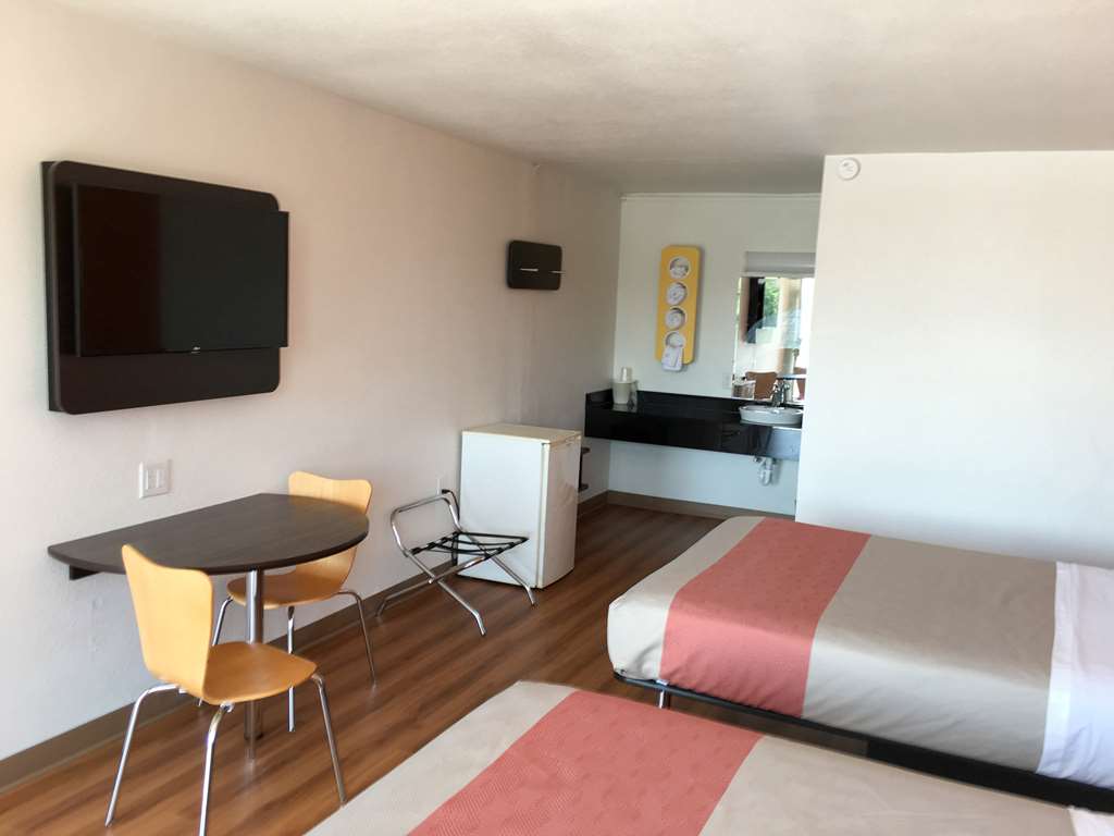 Motel 6 Connellys Springs NC - photo 14
