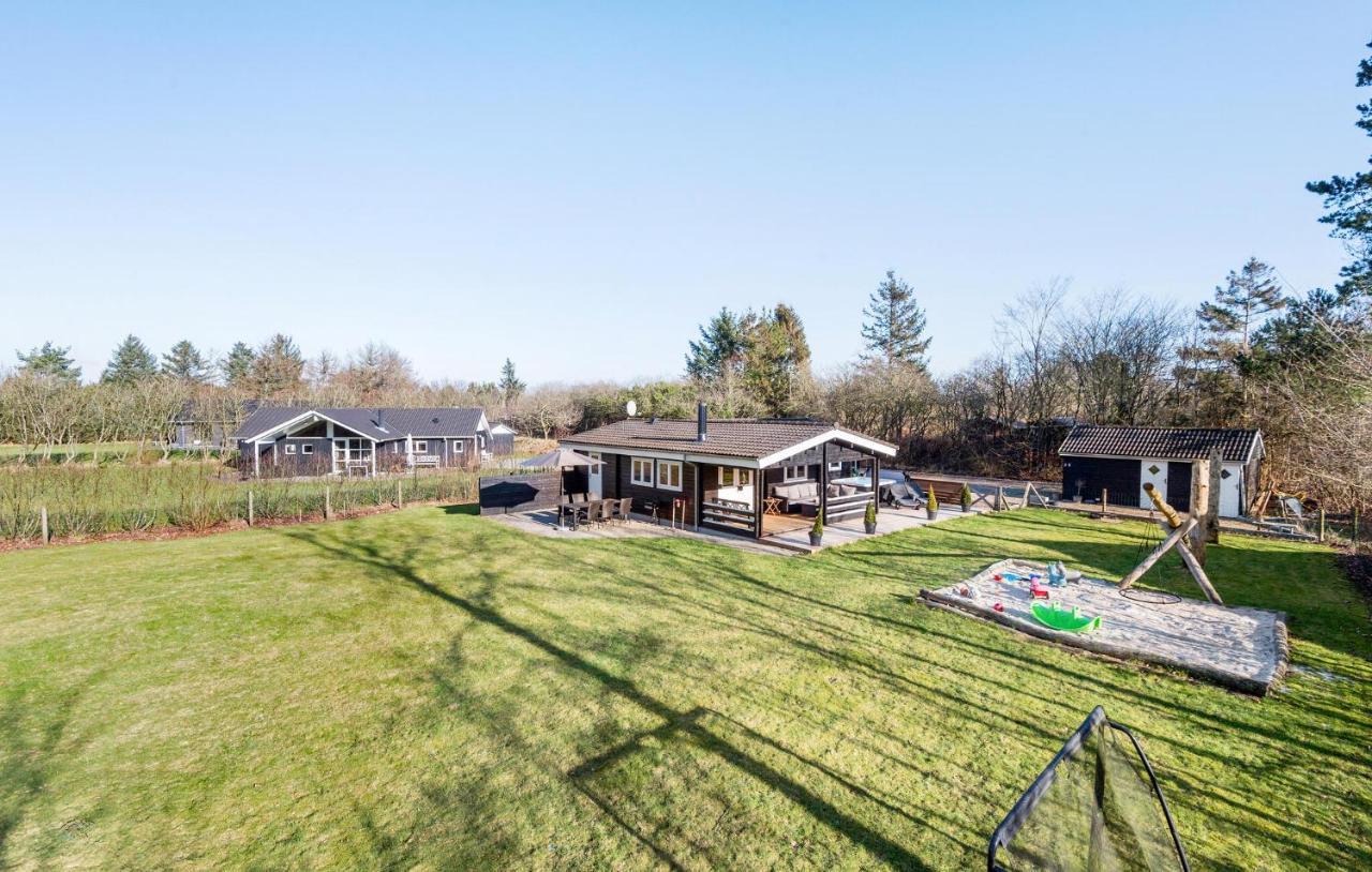 3 Bedroom Cozy Home In Oksbøl — 5-Star Luxury Hotel in Oksbol, Denmark