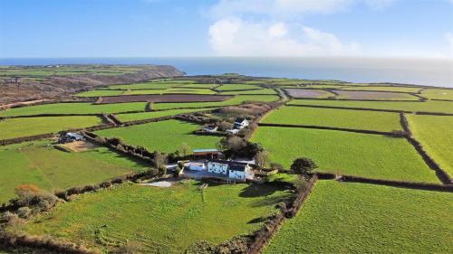 Arrowan Common Farm Cottages in Helston, United Kingdom