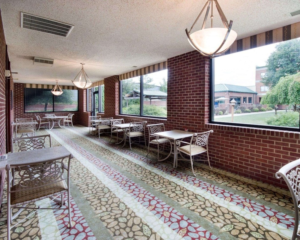 Comfort Suites Parkersburg South - photo 49