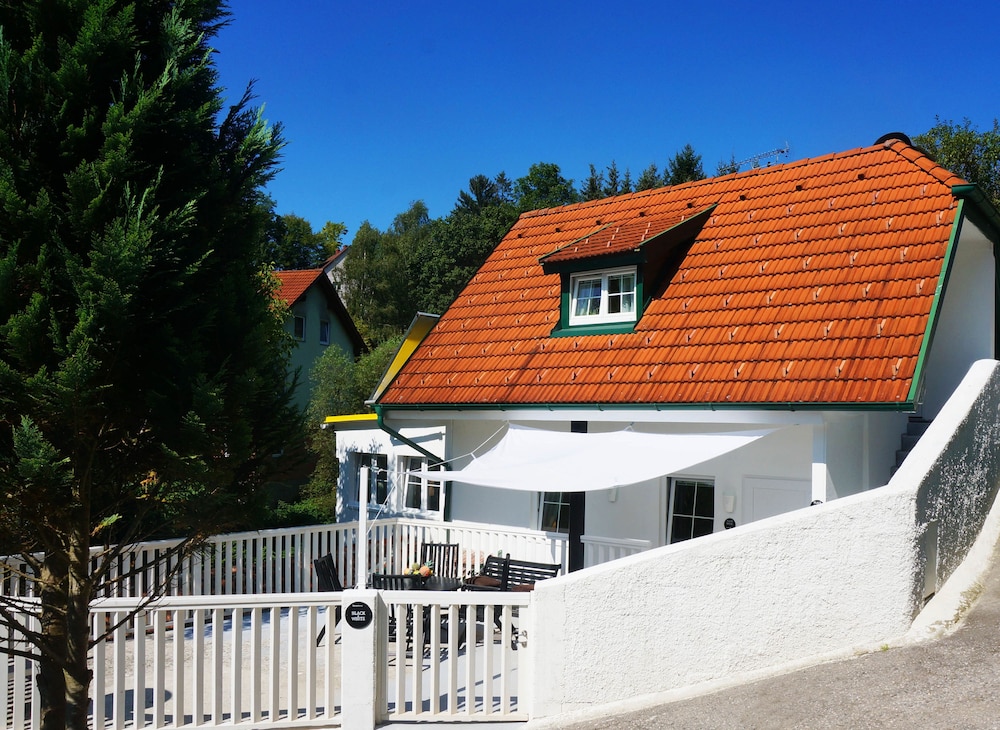 Ferienhaus Black & White