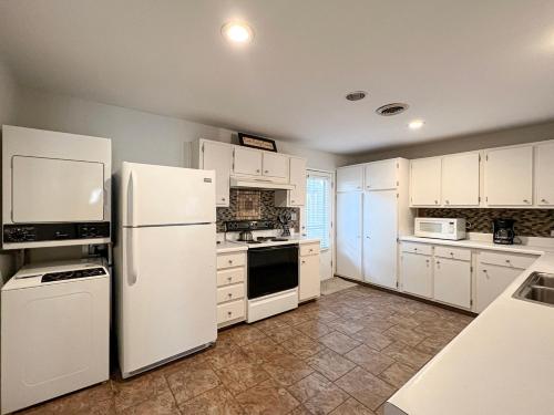 708 Queens Grant - photo 10