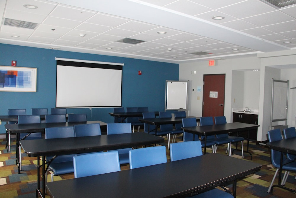 Holiday Inn Express and Suites Wytheville by IHG - photo 66