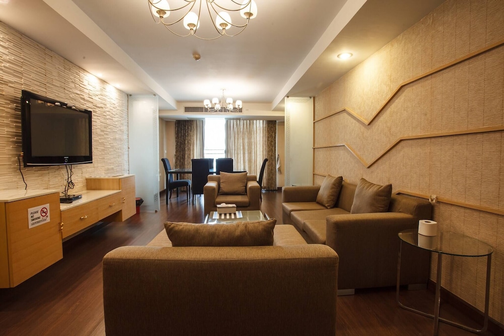 7D 3 Bedroom Downtown Apartment With Shared Pool