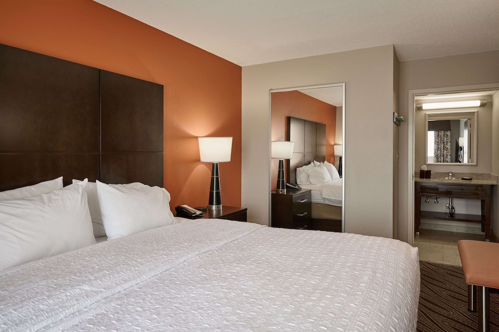 Hampton Inn Evansville Airport - photo 16
