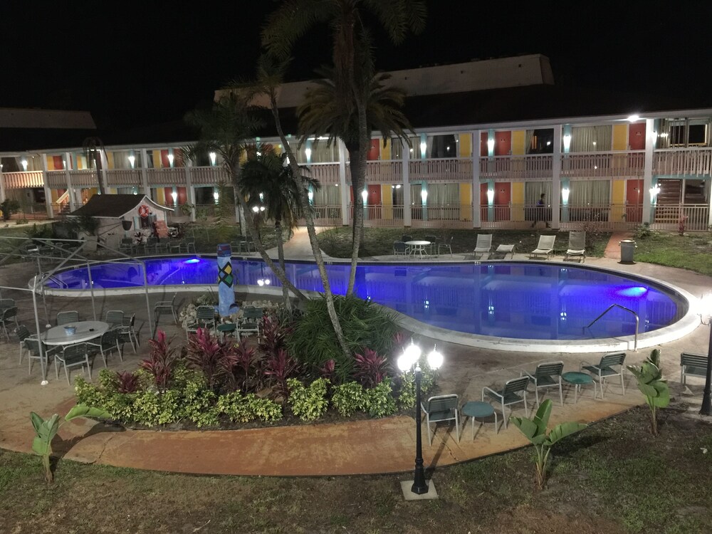 Rodeway Inn Holiday FL - photo 16