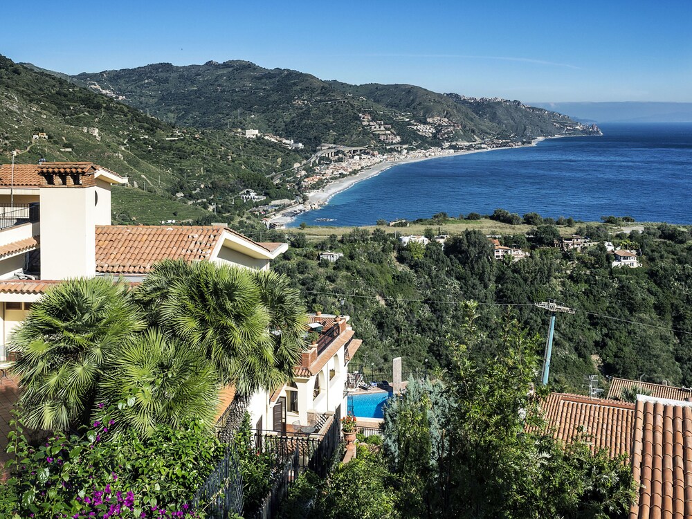 Hotel Sirius — 4-Star Luxury Hotel in Taormina, Italy