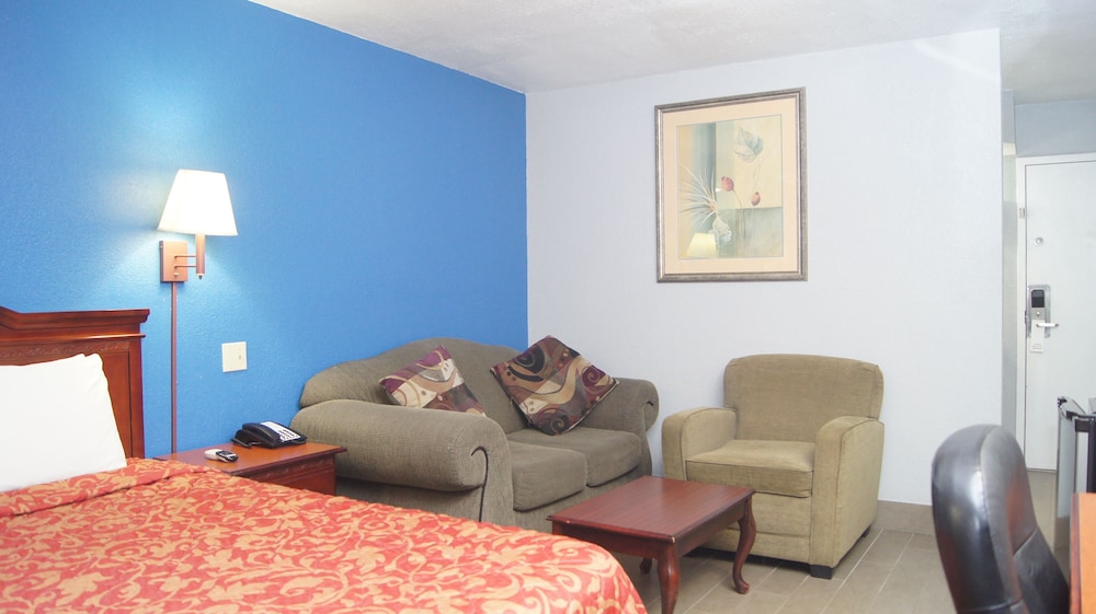 Holiday Lodge & Suites - photo 5