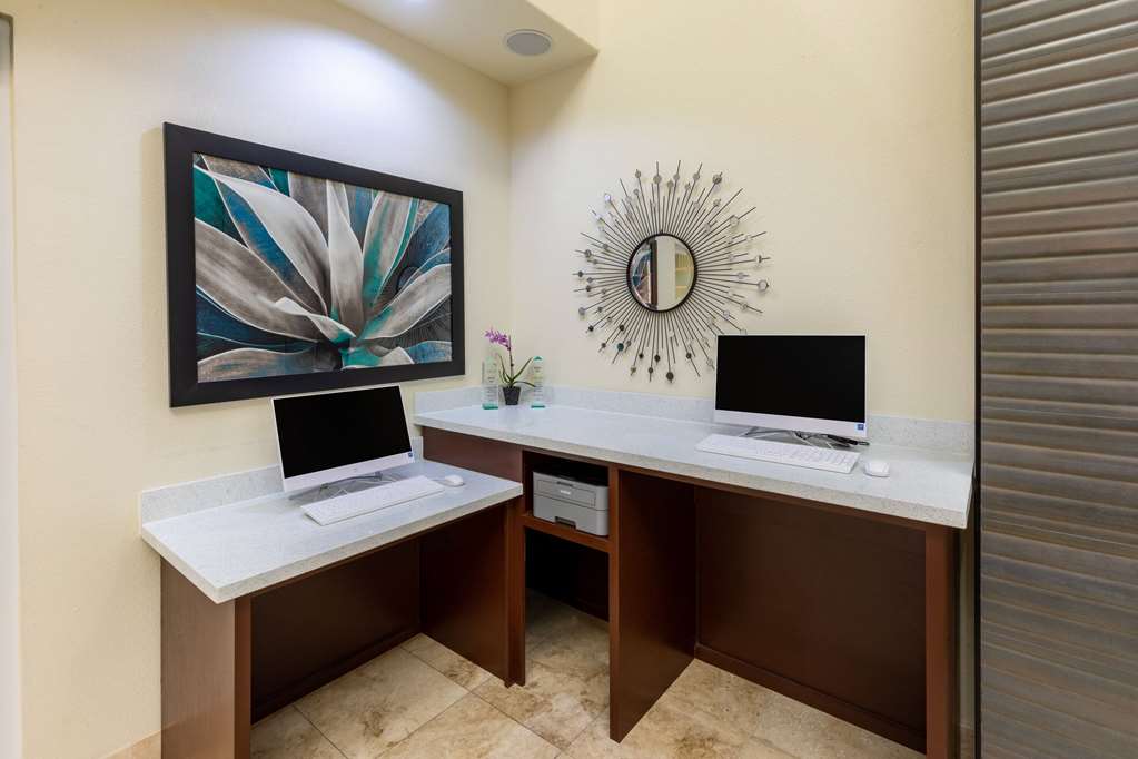 La Quinta Inn & Suites by Wyndham Houston New Caney - photo 30