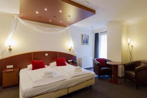 Hotel Restaurant De Baronie — 4-Star Luxury Hotel in Boxmeer, Netherlands