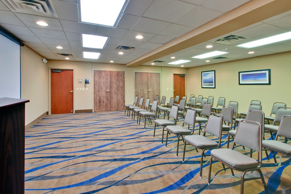 Holiday Inn Express Sault Ste. Marie by IHG - photo 48