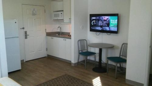 InTown Suites Extended Stay Denver CO Englewood - photo 7