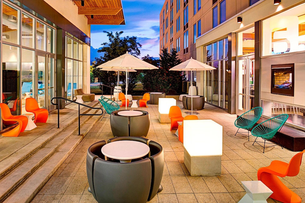 Aloft Philadelphia Airport - photo 21