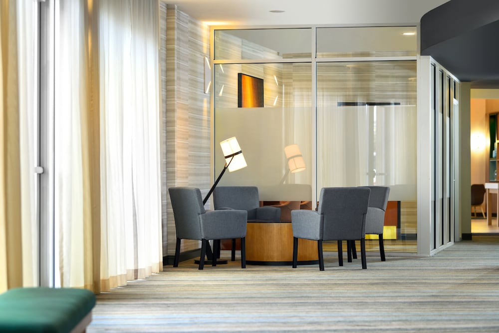 Holiday Inn & Suites Oakland Airport by IHG - photo 68