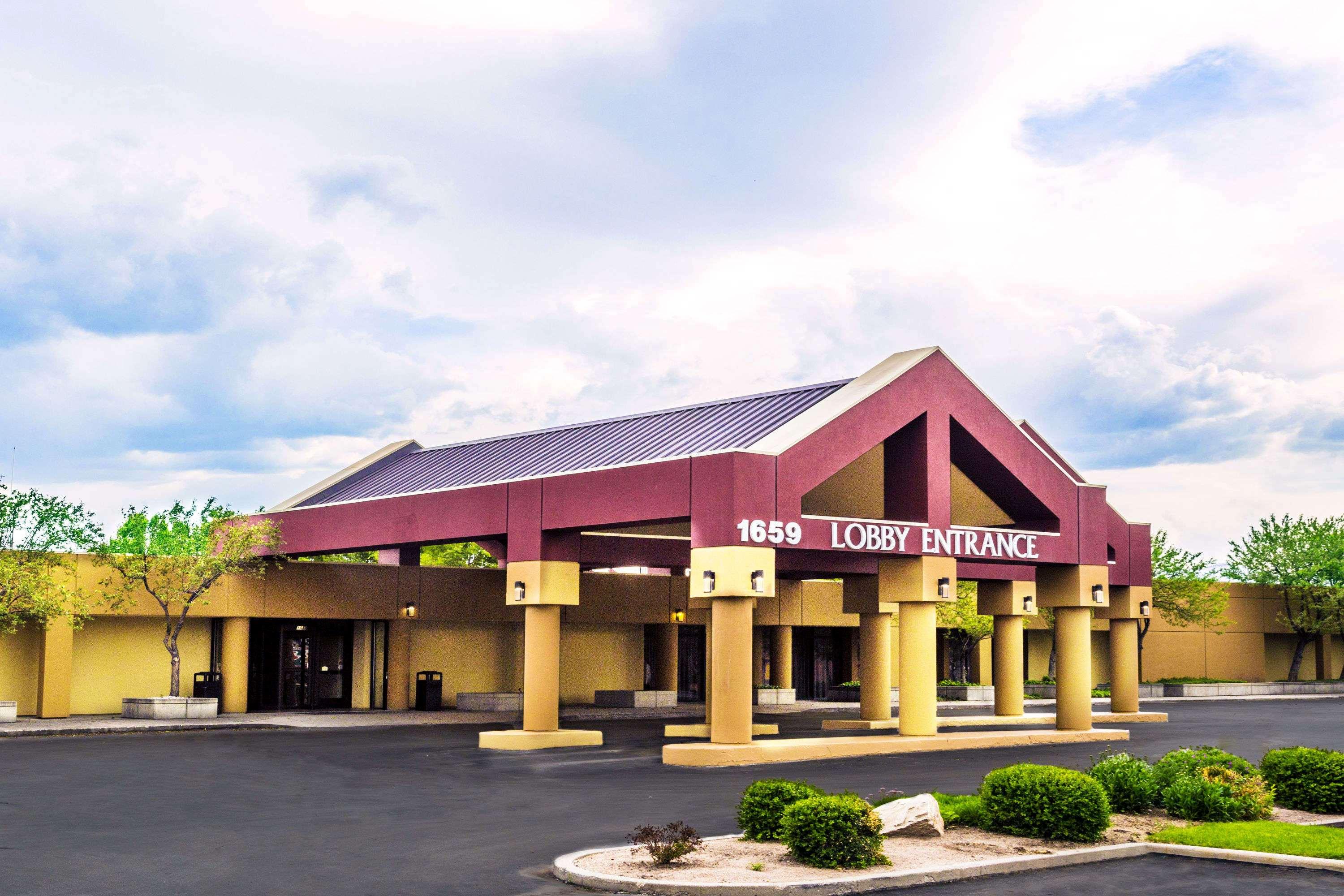 Ramada by Wyndham Salt Lake City North Temple - photo 2