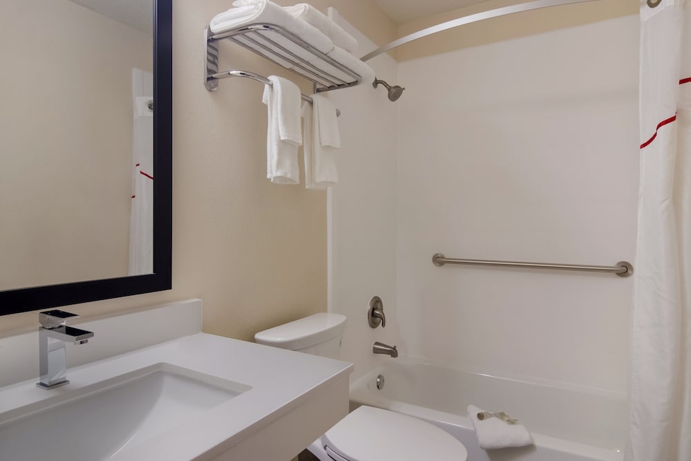 Red Roof Inn Greensburg - photo 18