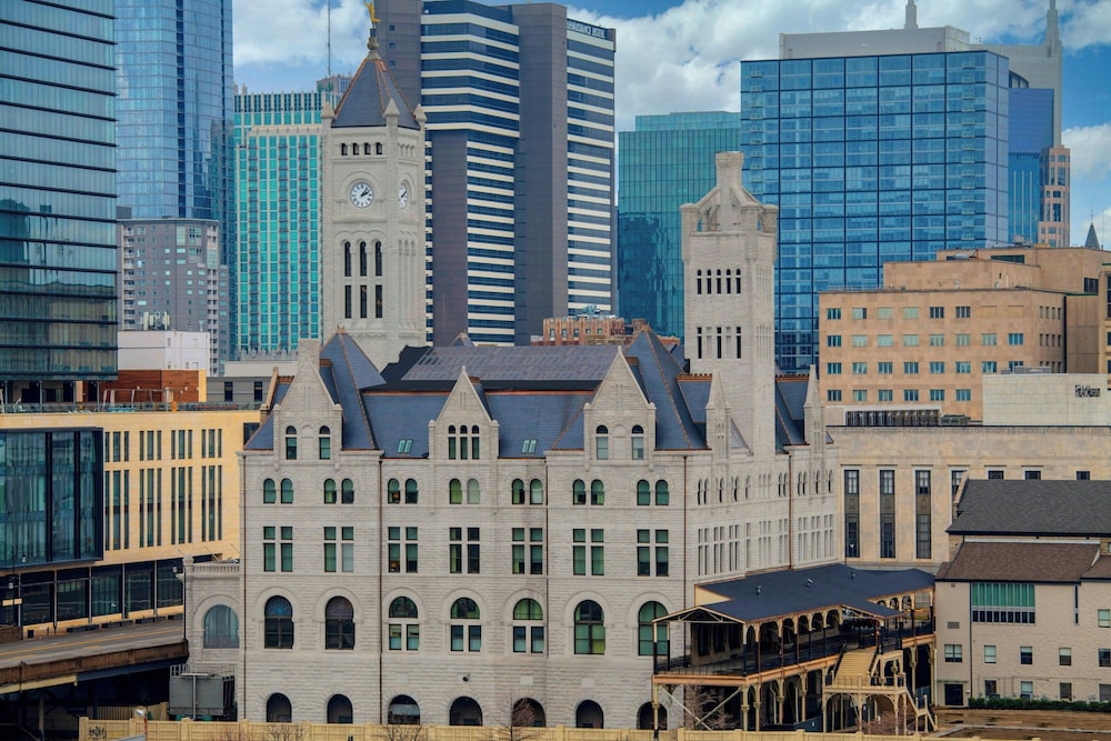 The Union Station Nashville Yards Autograph Collection - photo 111