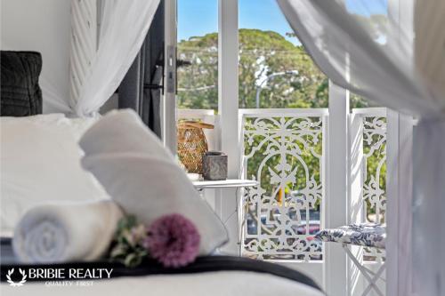 Bella Abode on Bribie Loft with Pool — 4-Star Luxury Hotel in Bongaree, Australia