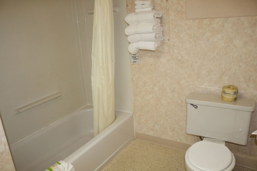 Inlet Tower Hotel & Suites - photo 35
