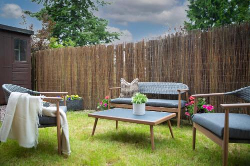 Stunning 2 bed flat with parking and garden with mountain views — 4-Star Luxury Hotel in Crieff, United Kingdom