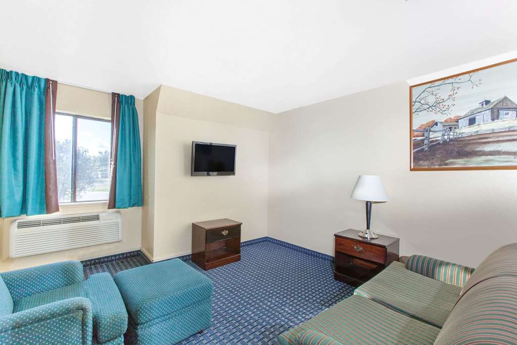 Super 8 by Wyndham Sallisaw - photo 8