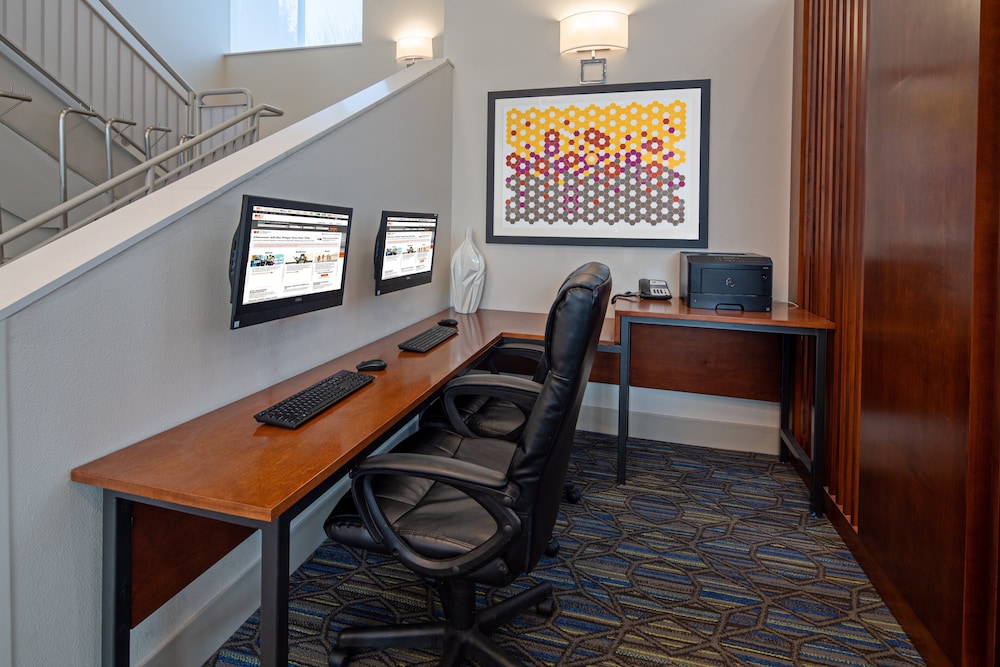 Holiday Inn Express & Suites Seattle Sea Tac Airport - photo 22