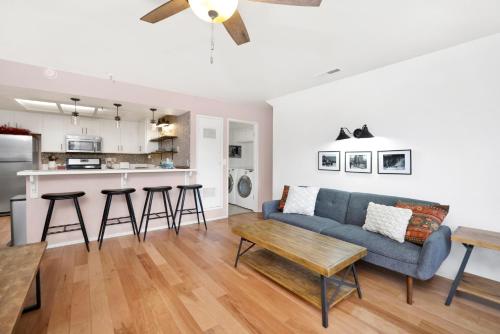 Brownie’s Den Modern Cozy Central Resort Condo — Big Bear Lake — photo 4