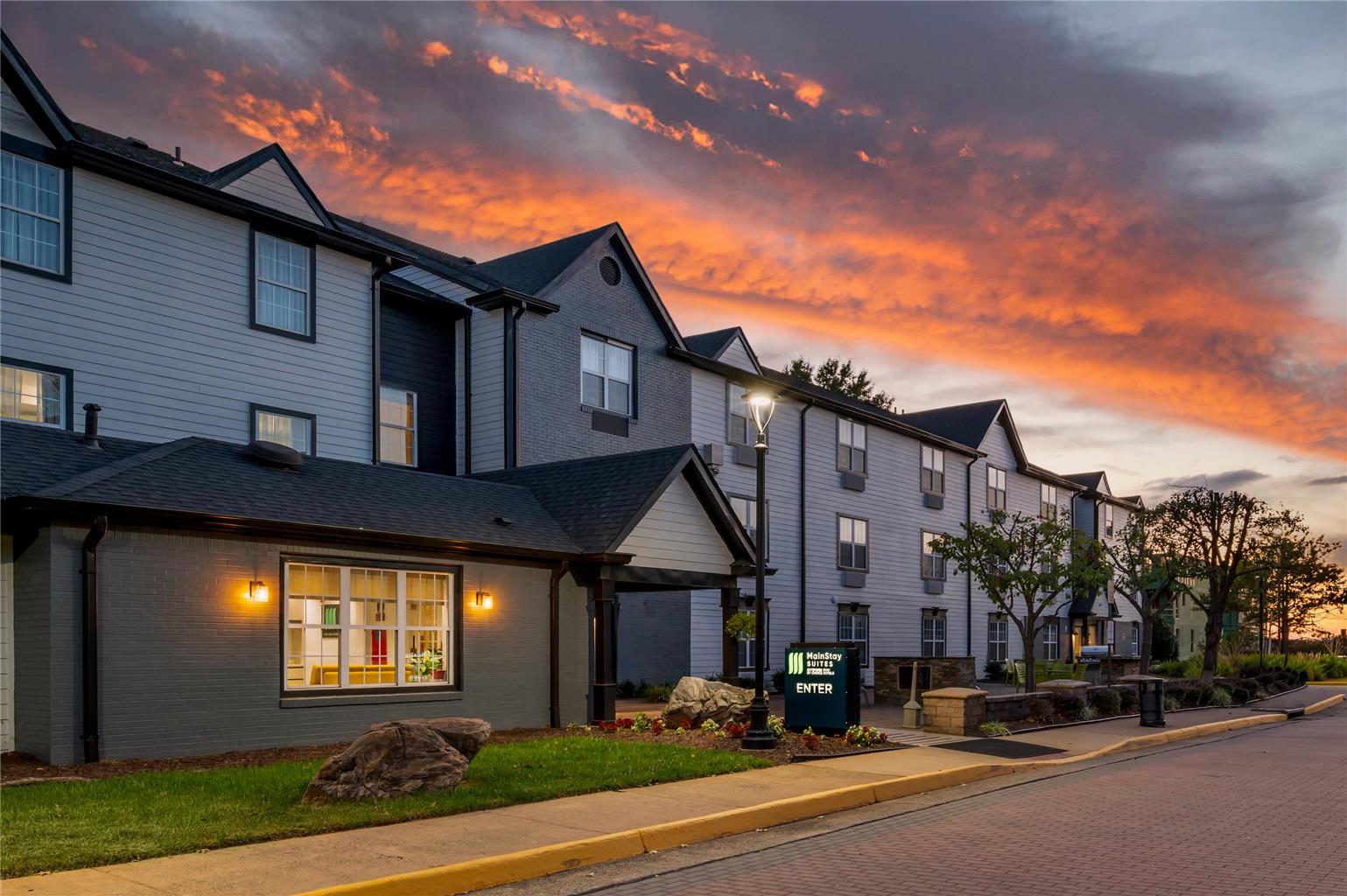 MainStay Suites Sterling near Dulles Town Center - photo 3