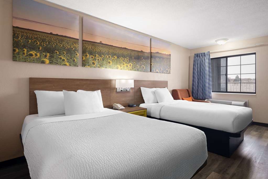 Days Inn & Suites by Wyndham Kokomo - photo 6