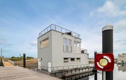 Ambiente 1 - carbon neutral hotel in Unknown City