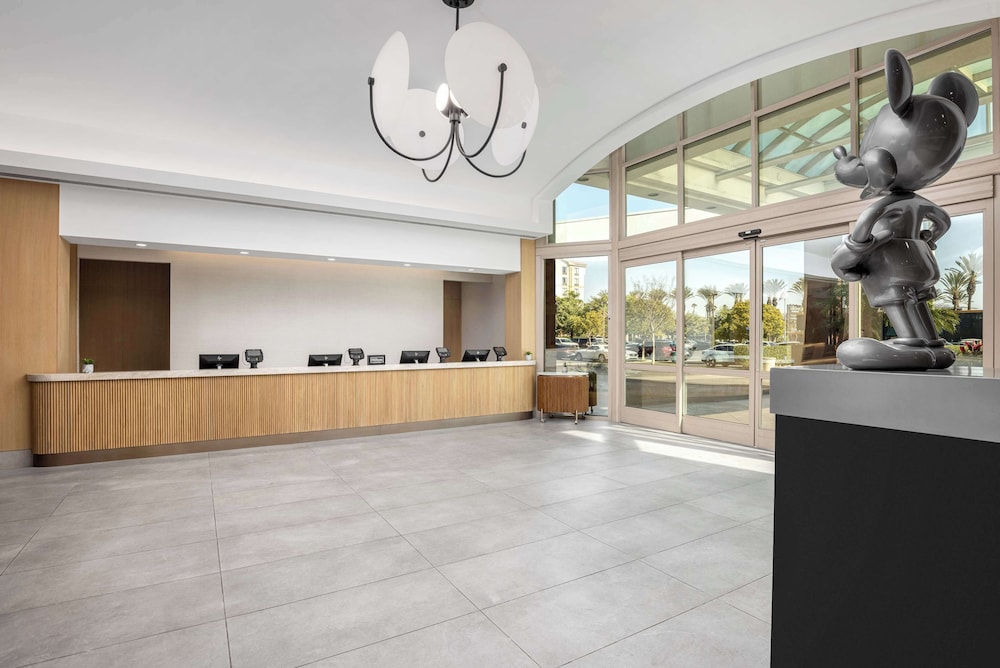 Embassy Suites by Hilton Anaheim South - photo 3